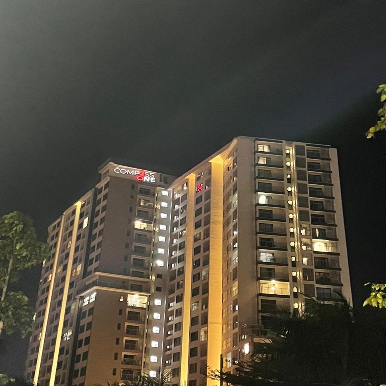 Compass One Building - Luxury Apartments Ap Phu Tho Экстерьер фото