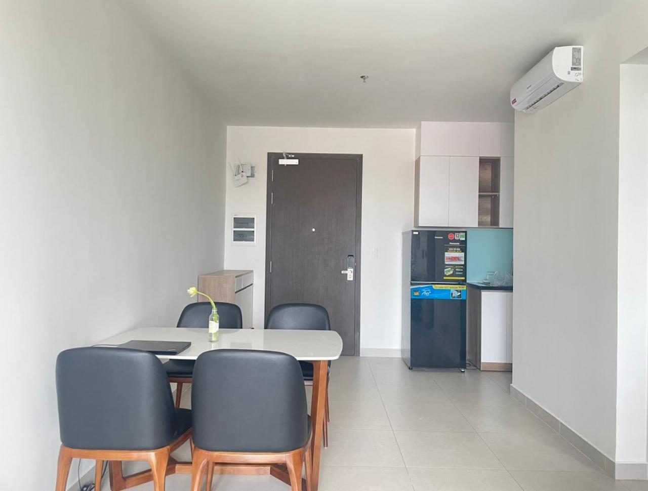 Compass One Building - Luxury Apartments Ap Phu Tho Экстерьер фото